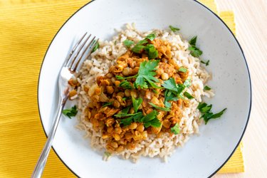 Curry de lentilha indiano fácil de fazer